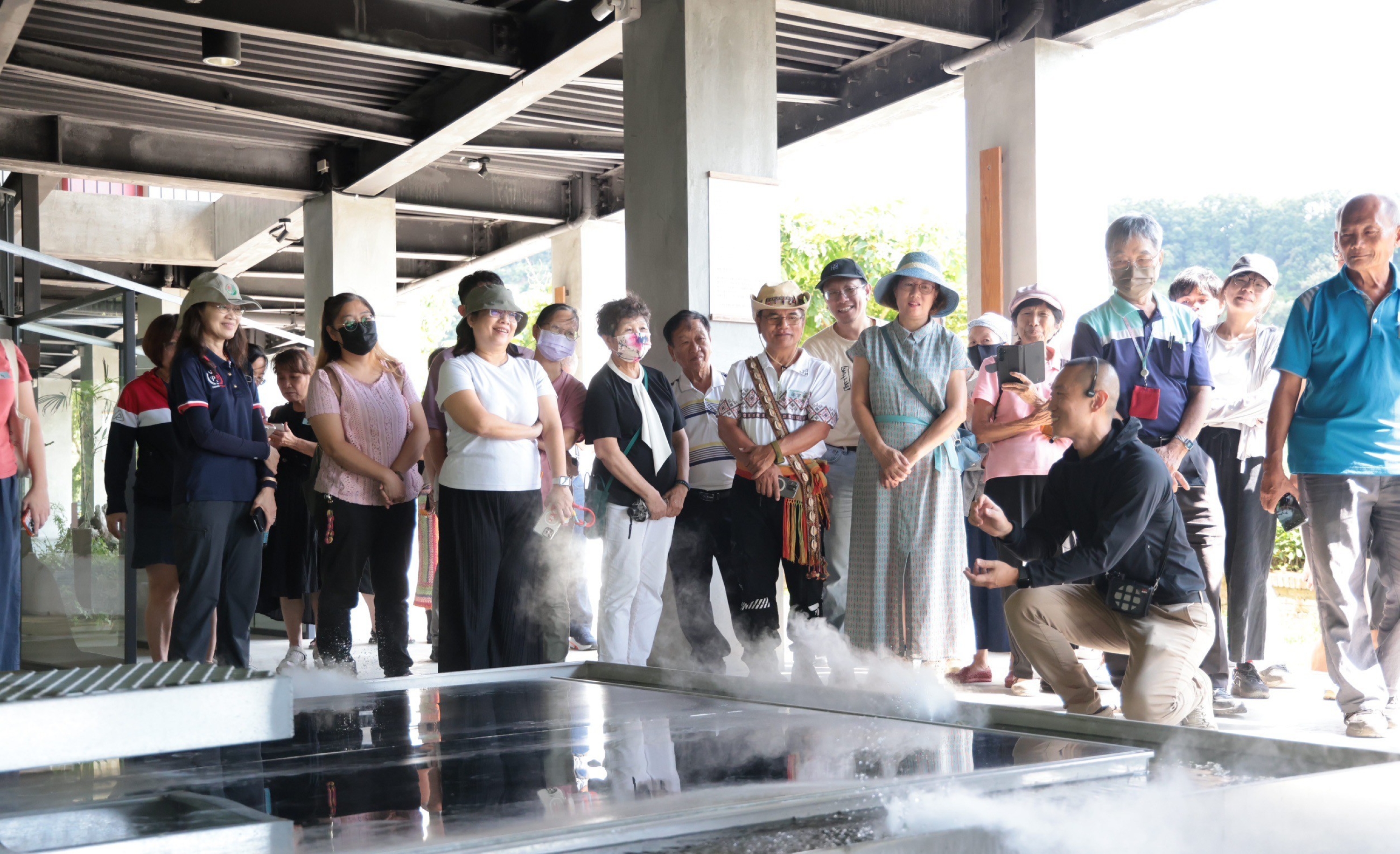 侃薔帶著眾人分享仙湖農場將常民文化轉譯為空間美學的經驗